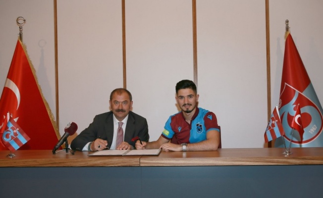 Trabzonspor’da Fıratcan Üzüm imzayı attı