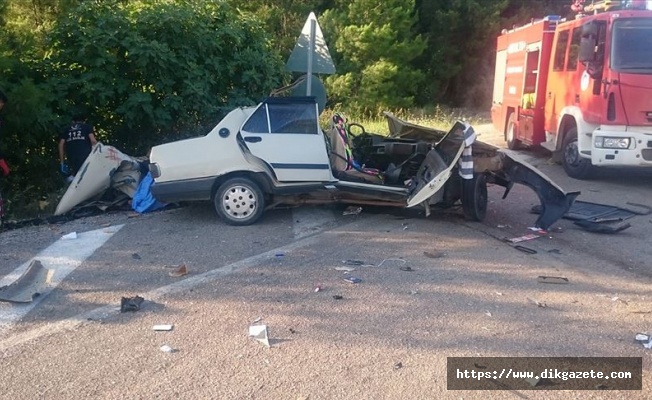 Antalya'da yolcu otobüsüyle otomobil çarpıştı: 2 ölü, 3 yaralı