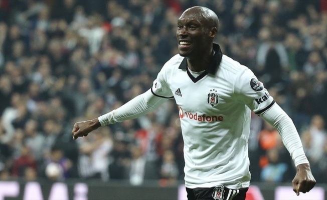 Beşiktaş'ta Atiba Hutchinson sakatlandı