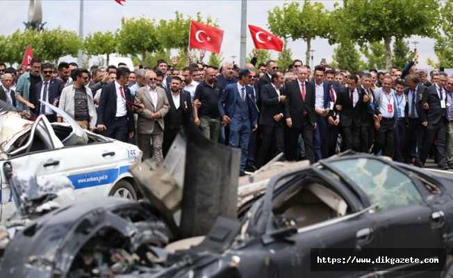 FETÖ üyesi pilotların bombaladığı araçlar sergilendi