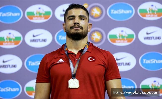 Milli güreşçi Taha Akgül&#039;den altın madalya