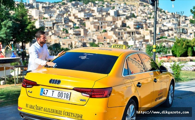 Şehit yakınlarını ücretsiz taşıyor