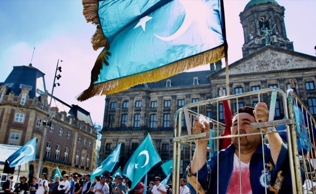 Uygur Türkleri Hollanda'da Çin'i protesto etti