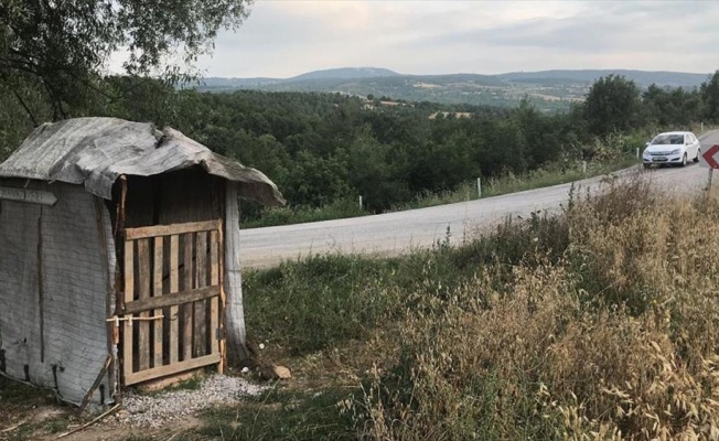 Yol kenarında 'tek kişilik mescit'