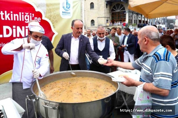 Bağcılar Belediyesinden vatandaşlara aşure ikramı