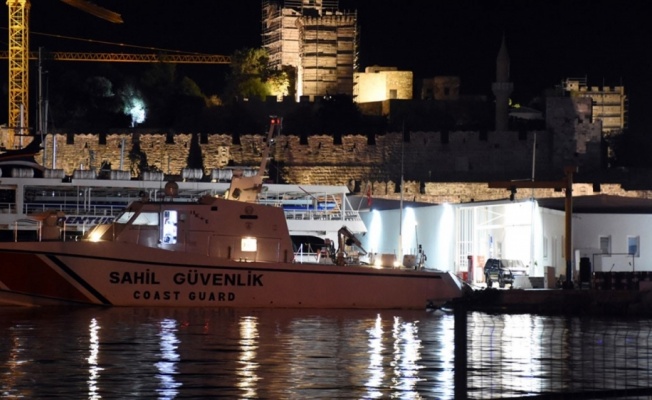 Bodrum açıklarında düzensiz göçmenleri taşıyan tekne battı