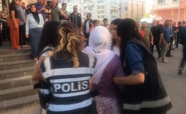 Diyarbakır annesinden HDP'lilere 'Evladımı neden getirmiyorsunuz' tepkisi
