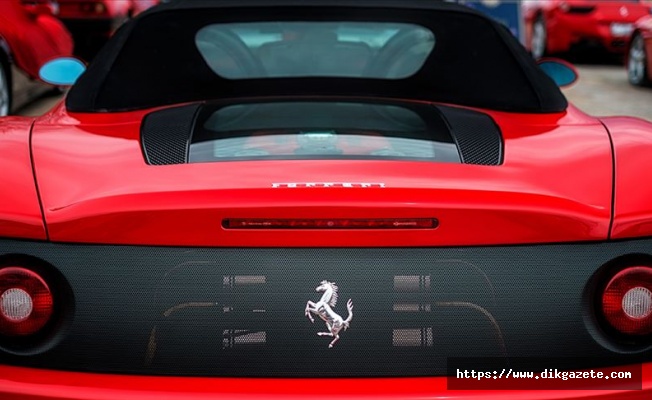 Ferrari F8 Spider'ı tanıttı