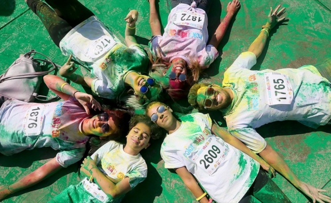 İstanbul'da 'renkli koşu' festivali