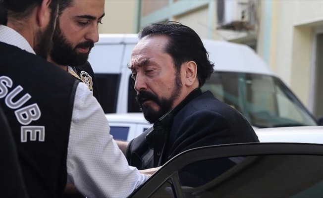 Adnan Oktar'dan suçlamalara 'kaçamak' cevaplar