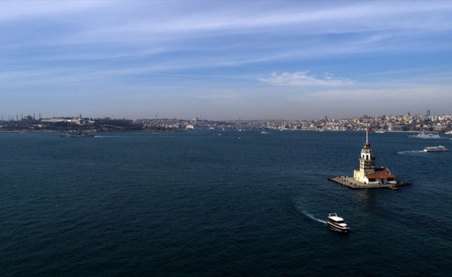 Boğazdan geçen tüm gemilere bayrak dağıtılacak