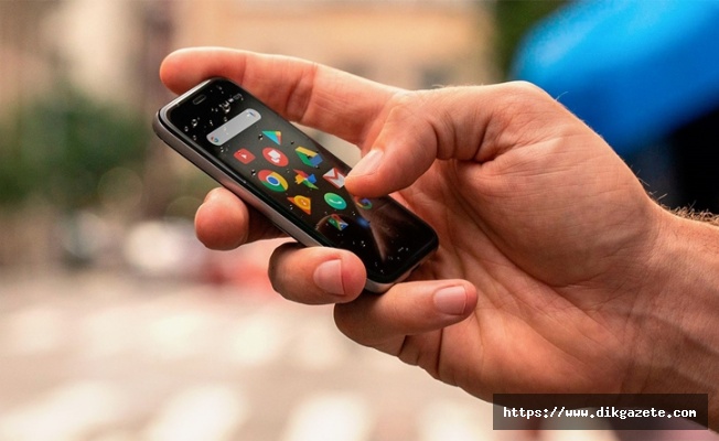 Dünyanın en küçük akıllı telefonu Palm, satışta