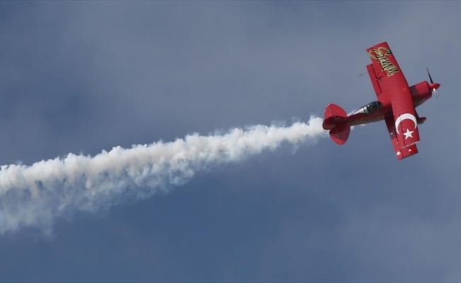 Kadın akrobasi pilotundan Cumhuriyet Bayramı'na özel gösteri