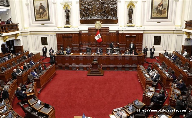 Peru’da Devlet Başkanı Kongre&#039;yi, Kongre de Devlet Başkanı’nı feshetti