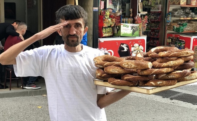 'Simitçi Erkan' iki günlük gelirini Mehmetçik Vakfına bağışladı