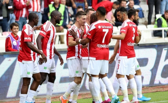 Sivasspor evinde farklı kazandı