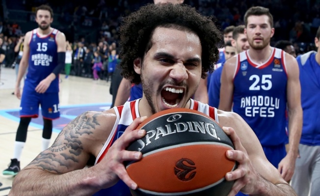 Anadolu Efes'te Shane Larkin tarihe geçti