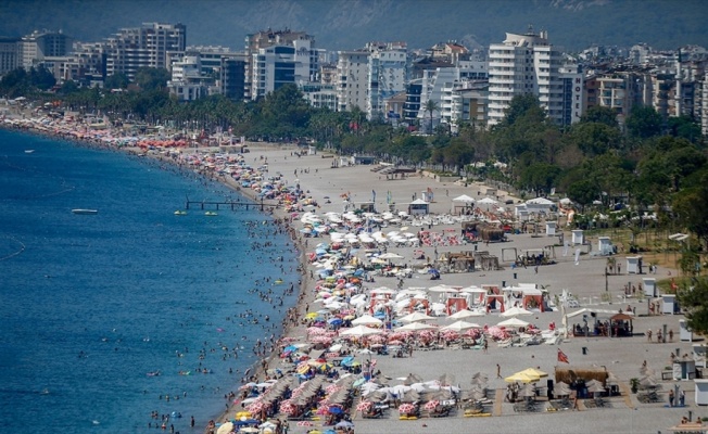 Antalya tarihinde ilk kez 15 milyon turisti gördü