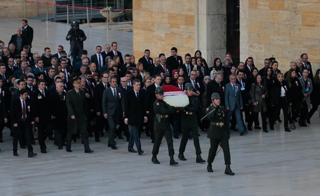 Bakan Selçuk ve öğretmenler Anıtkabir'i ziyaret etti