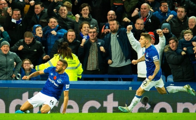 Cenk Tosun 90+7'de attı, Everton 1 puanı kurtardı