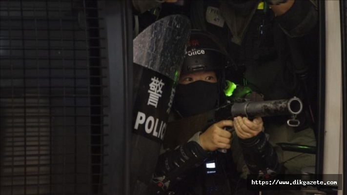 Hong Kong polisi protestolarda gerçek mermi kullandı