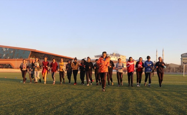 Tabuları yıkan 'kardelenler' yeşil sahaların 'yıldızı' oldu