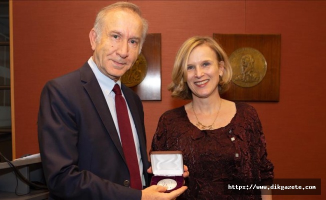 “The Archer Huntington Ödülü“ Koç Üniversitesi'nden Prof. Dr. Oğuz Tekin'e verildi