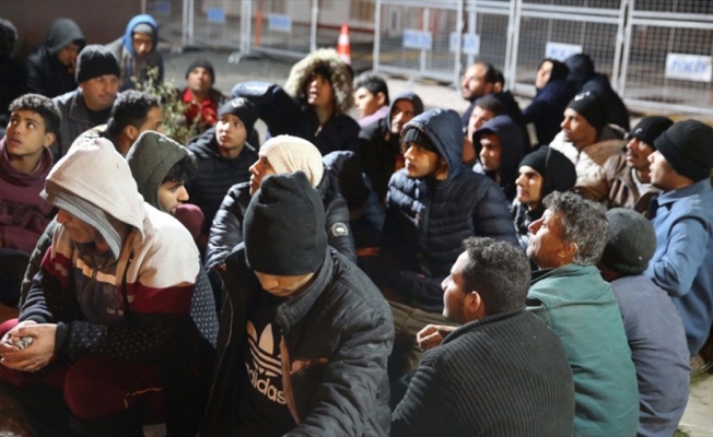 Yunanistan'ın zorla gönderdiği 252 göçmen yakalandı