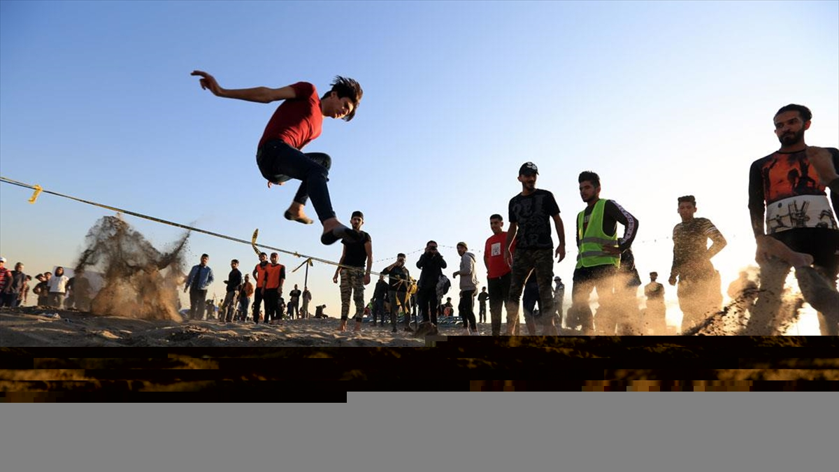 Bağdat’ta göstericiler şiddetin bitirdiği sosyal hayatı canlandırıyor