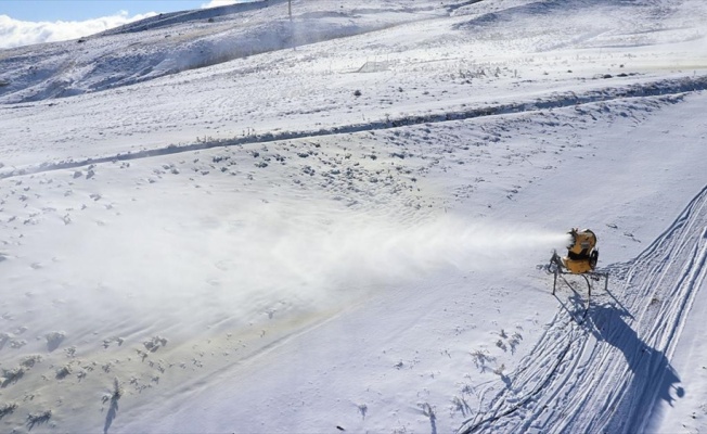 Erciyes Dağı'nda 45 bin metreküp yapay kar üretildi