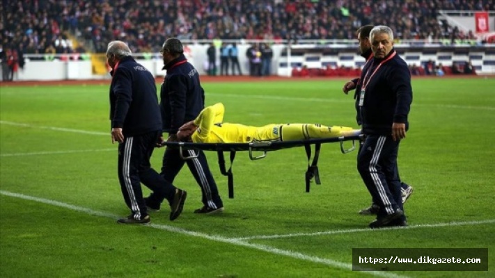 Fenerbahçeli futbolcu Sadık Çiftpınar sakatlığı nedeniyle sezonu kapattı