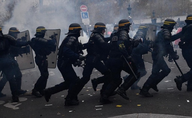 Fransa'da AA foto muhabirinin de yaralandığı bölgedeki polis şiddetine soruşturma