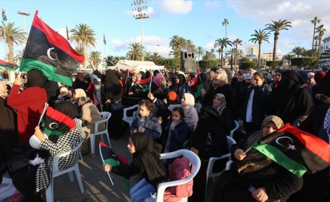 Libya'da yüzlerce kişi Hafter'i protesto etti