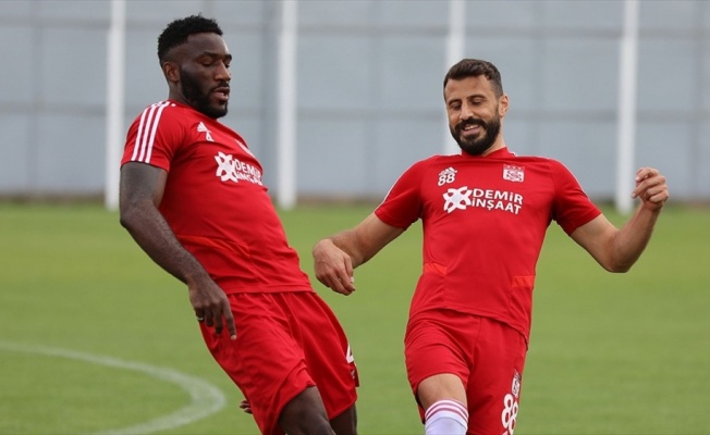 Lider Sivasspor'un istikrar abideleri Caner ve Appindangoye