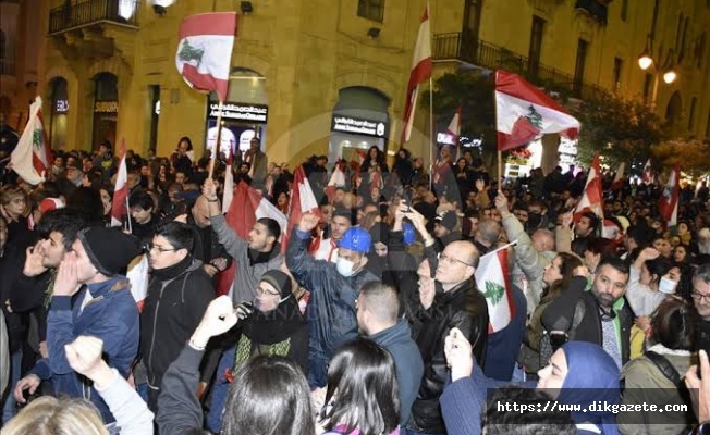 Lübnan'da binlerce gösterici Beyrut'ta toplandı
