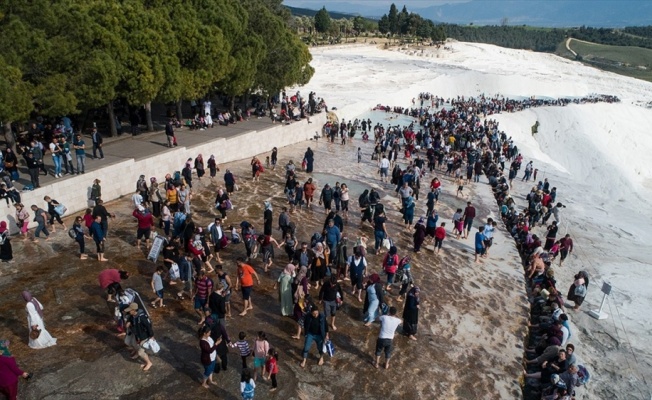 Pamukkale'ye ziyaretçi akını