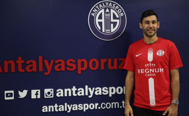 Antalyaspor Veysel Sarı'yı transfer etti