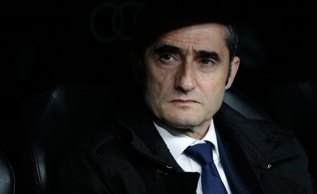 Barcelona Ernesto Valverde'yi görevden aldı