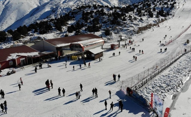 Erzincan Ergan Dağı Kayak Merkezi'nde hafta sonu yoğunluğu