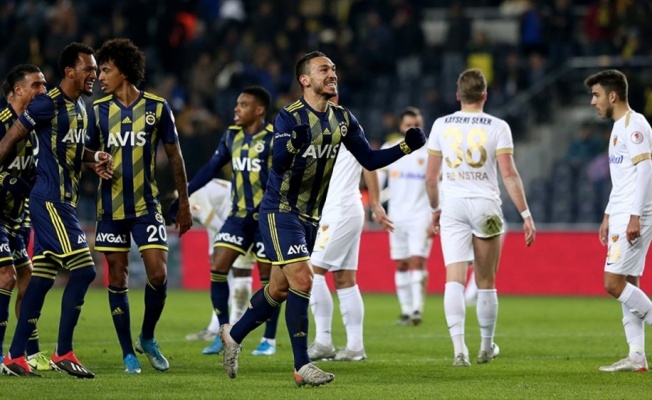 Fenerbahçe çeyrek final biletini iki golle aldı