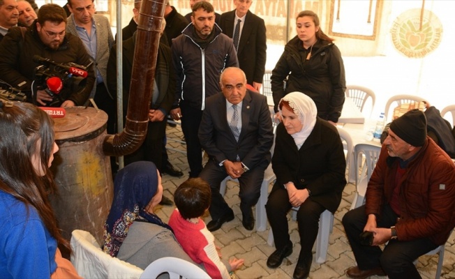 İYİ Parti Genel Başkanı Akşener depremzedeleri ziyaret etti