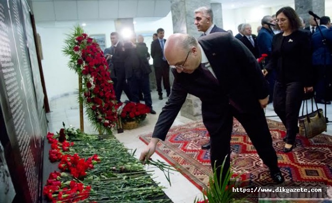 Moskova'daki Azerbaycan halkı "Kanlı Ocak" kurbanlarını andı