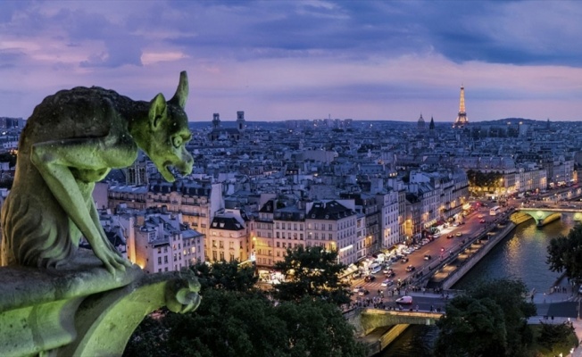 Paris'te bıçaklı saldırı: 1 ölü, 2 yaralı