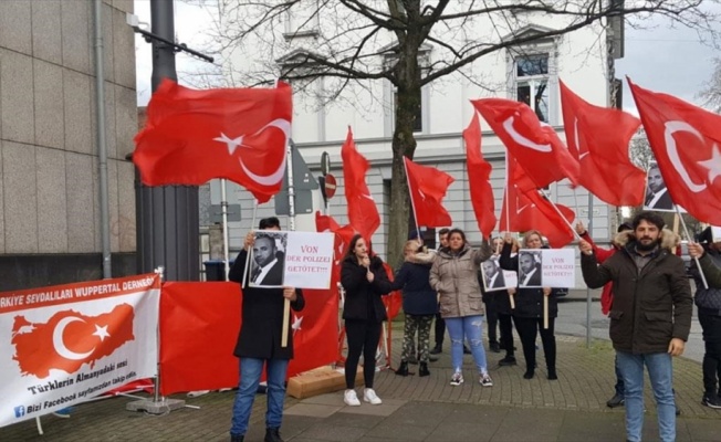 Almanya'da, Hamit Paksoy'un polis kurşunuyla can vermesi protesto edildi