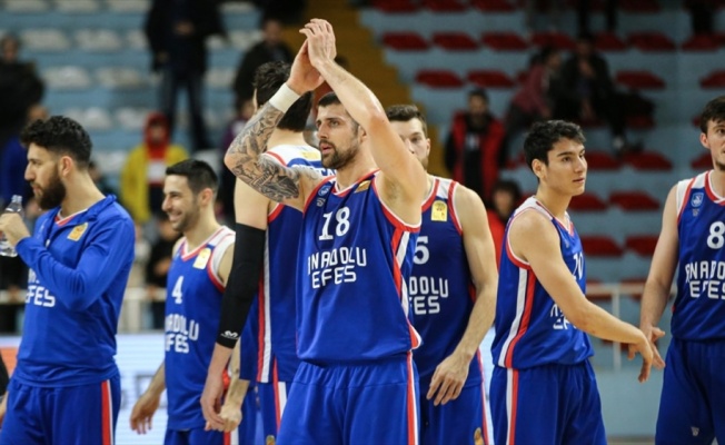 Anadolu Efes'ten üst üste 10'uncu galibiyet