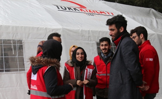 Deprem bölgesinde yaraların sarılması için devlet seferber oldu