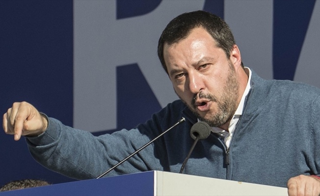 Düzensiz göçmenleri gemiden indirmeyen Salvini'nin yargılanmasının önü açıldı