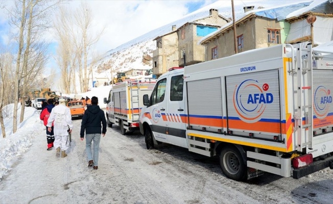 Van'da çığın düştüğü bölgede arama çalışmaları yeniden başladı