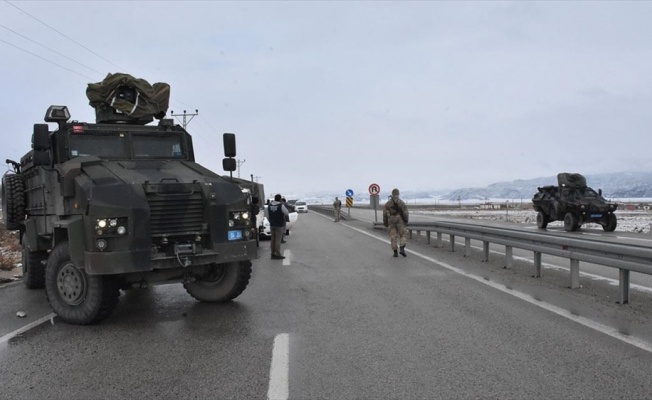 Ağrı'da Gürbulak Gümrük Müdürlüğü aracına roketli saldırı