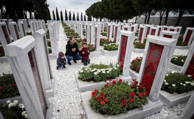 'Çanakkale geçilmez' destanının yazıldığı topraklarda ecdada dua